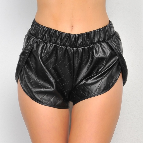 S-L NEW Black Faux Leather Dolphin Short - Picture 3 of 4